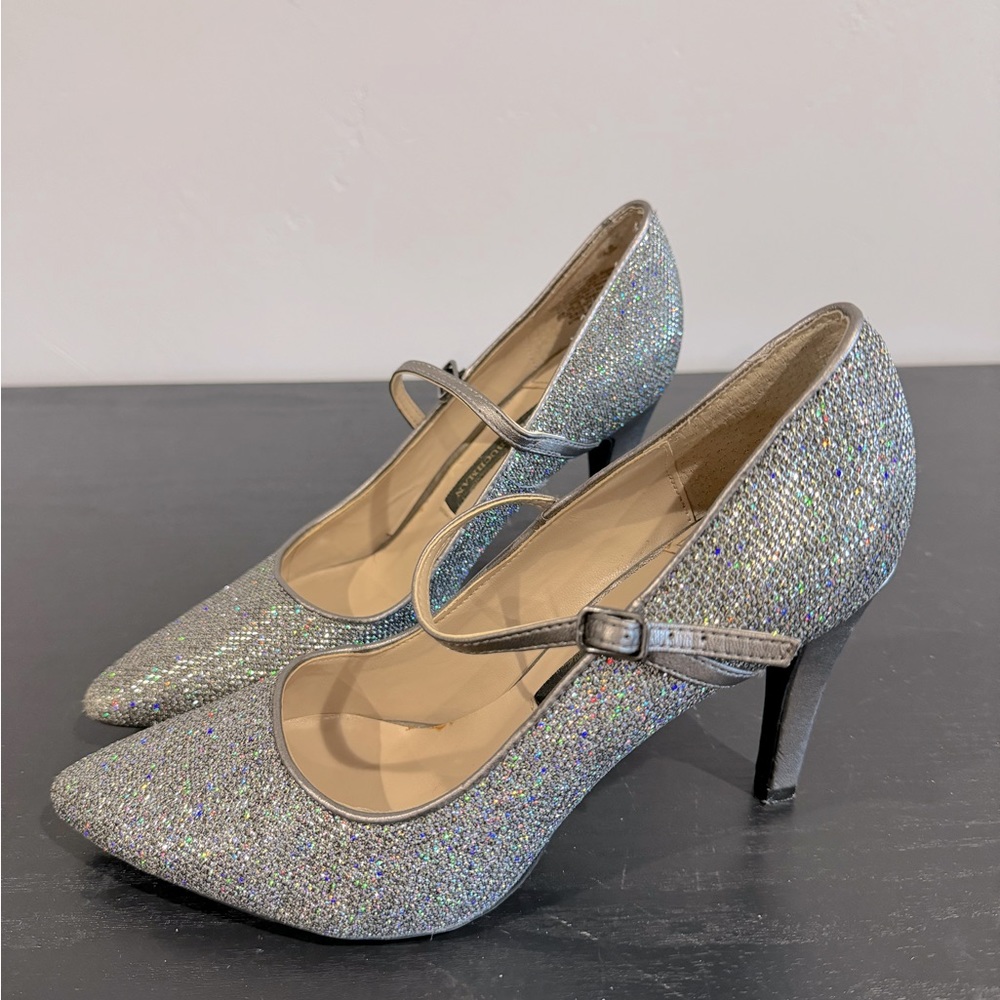 EUC ONLY WORN ONCE! Women’s sparkle high heels size 8